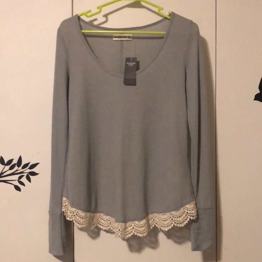 Abercrombie & Fitch Women’s Size Small Gray Thermal Top with Ivory Lace Trim